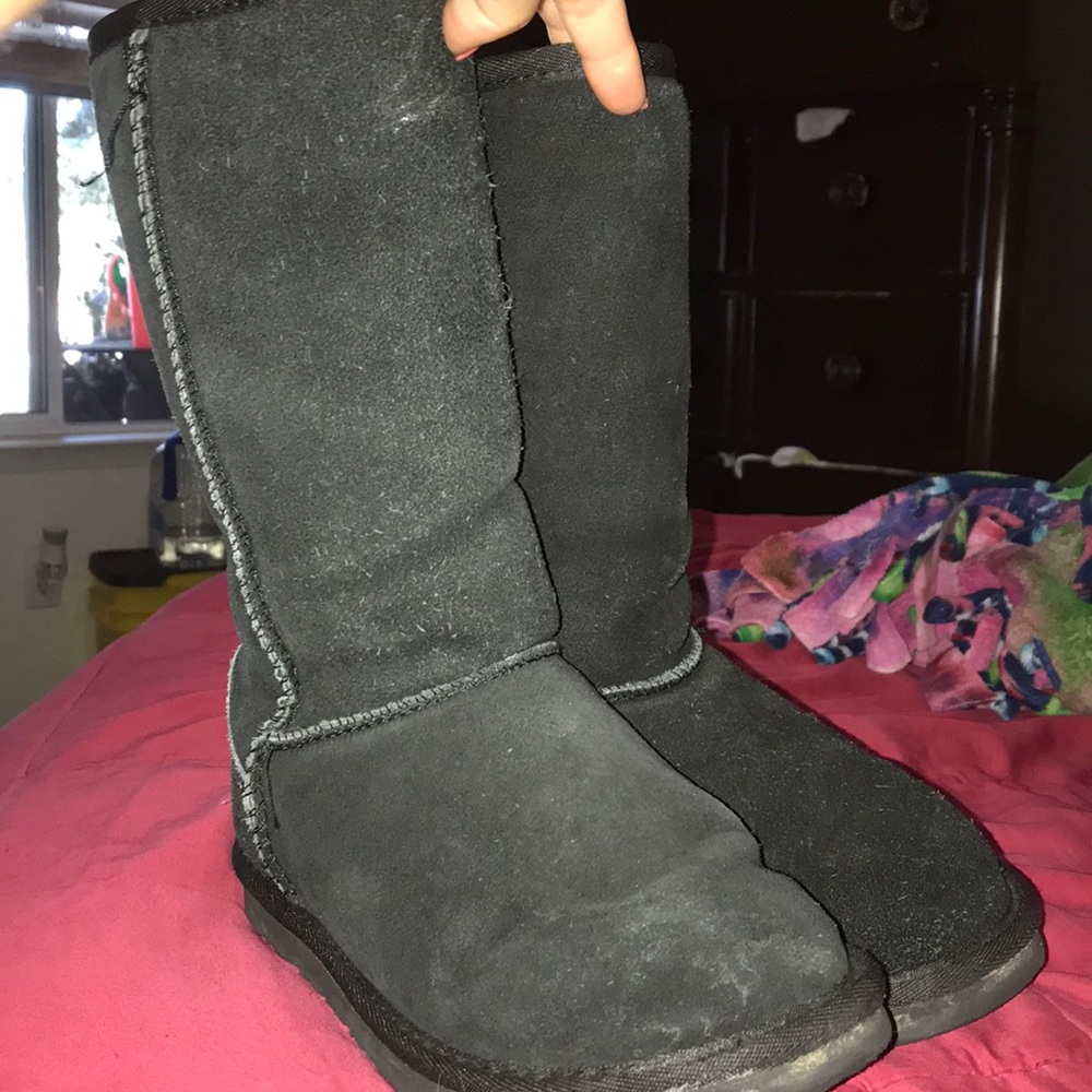 Black ugg boots size 7